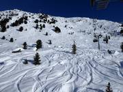 Pendii di neve fresca presso Alp Surlej