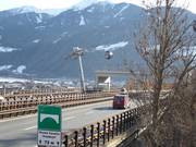 Il comprensorio sciistico di Monte Cavallo è adiacente all'Autostrada del Brennero.