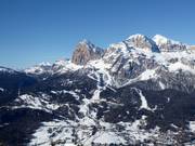 Vista delle piste tra Pomedes (2303 m), Duca d'Aosta (2098 m) e Col Druscie’ (1770 m)