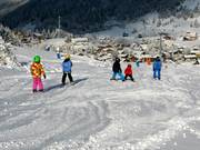 Scuola di sci per bambini presso la cabinovia Familyjet