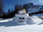 Famiglia di pupazzi di neve giganti sulla Croda Rossa