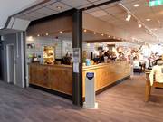 Sportello informazioni molto curato presso l'Hotel Kurbits alla stazione intermedia