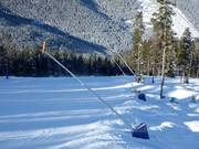 Lance da neve ai bordi della pista in Panorama