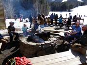 Fuoco aperto presso la White Cap Lodge