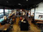 Caffè sulle piste con vista sulle piste