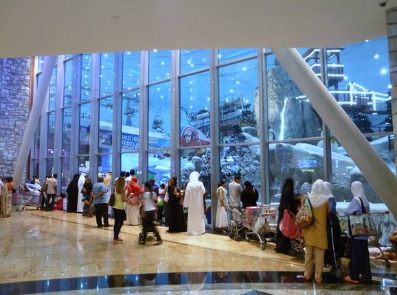 Vista dal Mall of the Emirates sulla pista da sci al coperto