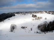 Vista dalla pista ripida verso la pista Sonnenhang e la pista Brüchetalhang