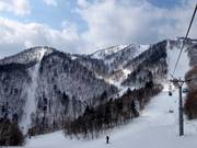 Vista dalla cabinovia verso la seggiovia Link (seggiovia di collegamento)