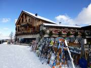 La Las Vegas Lodge offre possibilità di pernottamento direttamente nel comprensorio sciistico.