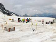 Area di sosta con altalena da sci presso lo skilift a piattello Cristallo