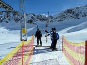 Il personale è presente all’ingresso dello skilift.