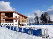 Area bambini sotto il Mountain Shelter.