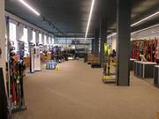 Noleggio sci ben curato alla stazione a valle