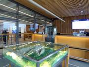 Area della stazione a valle molto curata presso la Alpspitzbahn