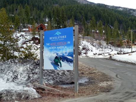 Columbia-Shuswap: Accesso nei comprensori sciistici e parcheggio – Accesso, parcheggi Revelstoke Mountain Resort