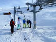 Alla sciovia viene passato l’archetto