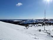 Vista sull’area sciistica di Ruka fino alla stazione a monte Masto