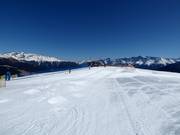 Pista pratica con tappeto alla stazione intermedia