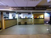 Reception curata con cassa per skipass