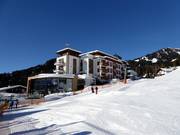 Posizione esclusiva: lo Schlosshotel Fiss direttamente sulla pista