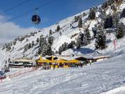 Alla Nederhütte viene spesso offerta musica dal vivo.