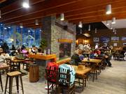 Accogliente après-ski al 7 Summits con vista sulle piste