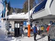 Il personale è presente alla seggiovia.