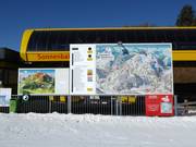 Grande pannello informativo alla stazione a valle della Sonnenbahn