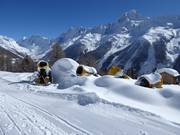 I cannoni da neve aspettano il prossimo utilizzo.
