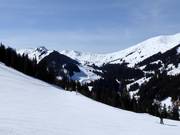 Vista dal Chuenisbärgli su Geils fino all'Hahnenmoos