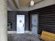 Servizi igienici curati alla stazione a valle della Kabinbanan