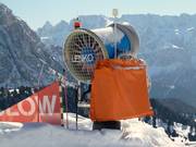 Cannone da neve sulla pista