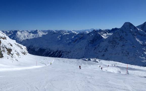 Comprensorio sciistico su ghiacciaio nel Massiccio del Bernina