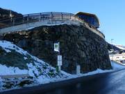 Fermata dell'autobus alla stazione a valle