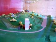 Un modello all'ingresso rappresenta la skihalle.