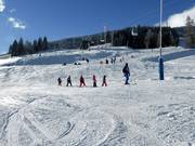 Scuola di sci per bambini presso la cabinovia Familyjet