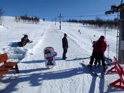 Il personale cordiale è pronto alla seggiovia.