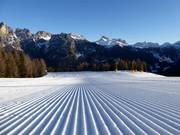 Preparazione delle piste di prima classe nell’area sciistica Civetta