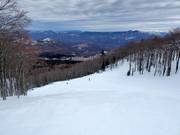 Si presta attenzione a un'attività sciistica rispettosa dell'ambiente.