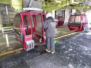 Alle funivie offrono assistenza durante la salita e la discesa