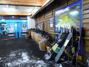 Un'ampia selezione di bastoncini da sci