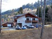 Alloggio ai bordi della pista della discesa a valle