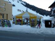 Schirmbar alla stazione a valle a Warth