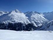 Vista sul mondo montano di Vent dalla cima del Wilden Mannle