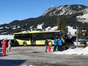 Lo skibus del paese si ferma direttamente sulla pista