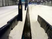 Lunga tappeto mobile sulla discesa principale