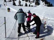 Nella maggior parte degli skilift e dei tappeti, le staffe vengono consegnate.