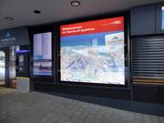 Grande pannello informativo alla stazione a valle dello zellamseeXpress