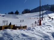 Prato da sci presso gli skilift del paese Natrun a Maria Alm