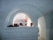 Bar nell’igloo del villaggio di neve